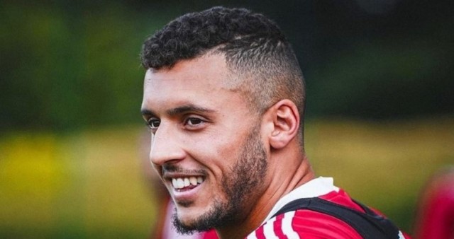 Amallah llega a las oficinas para firmar su contrato con el Valencia