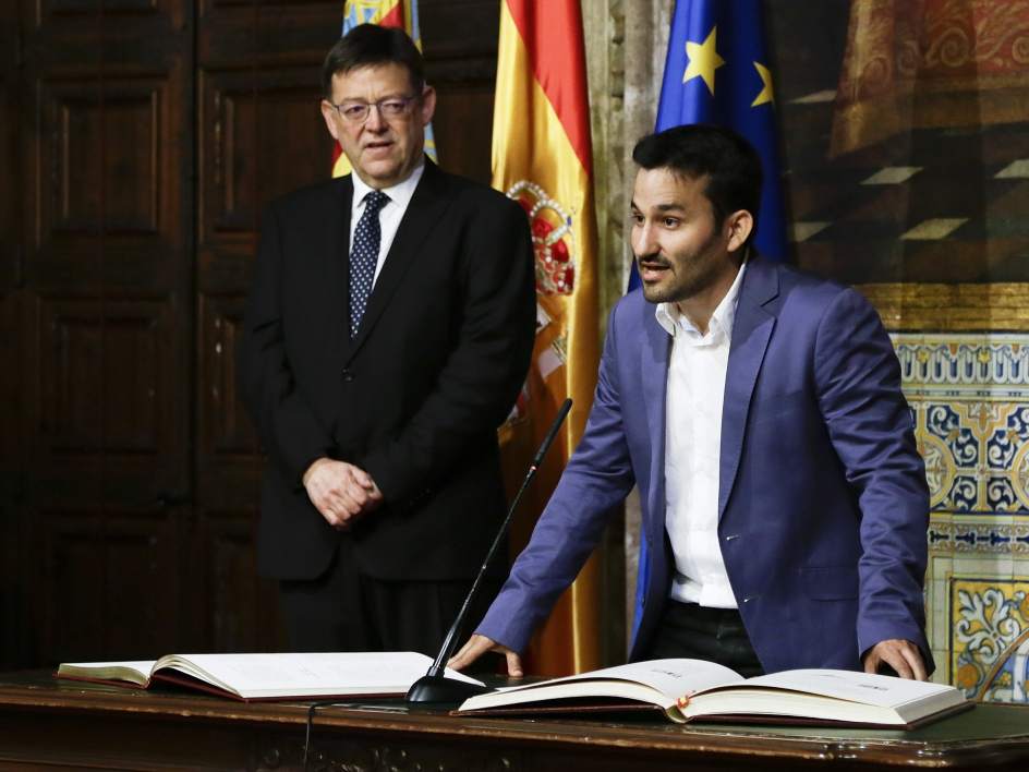 Puig expresa la voluntad de la Generalitat de trabajar con las sociedades musicales