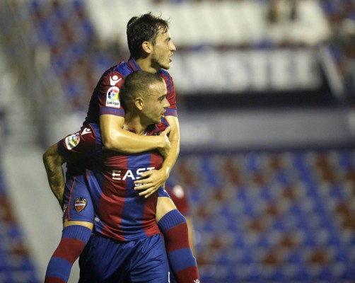 El Levante mantiene el liderato ante un Valladolid atenazado