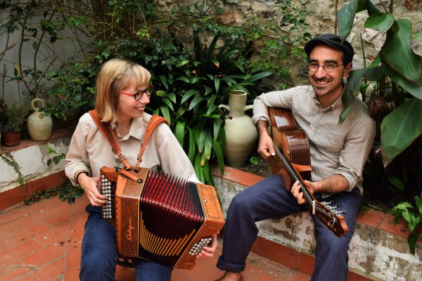 El folk des de La Safor del duo Aigua tanca La Mar de Cultures