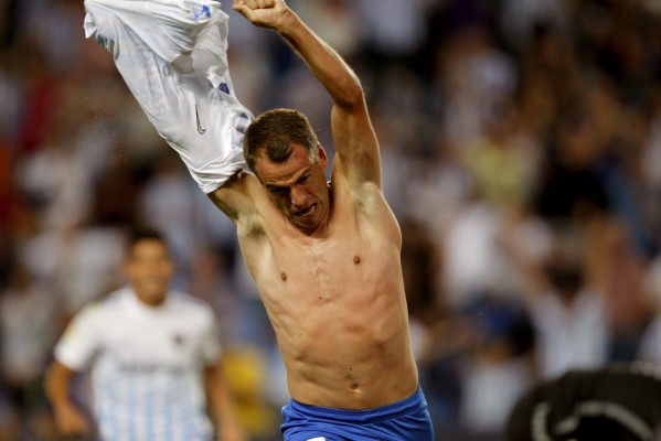 El Málaga respira tras remontar al Athletic