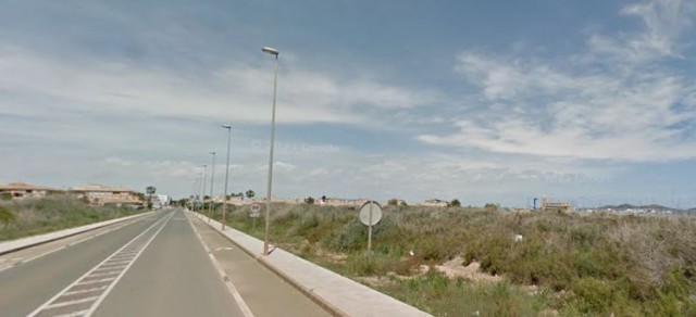 Reclaman una pasarela de madera que una por la playa Los Urrutias y la urbanización Estrella de Mar
