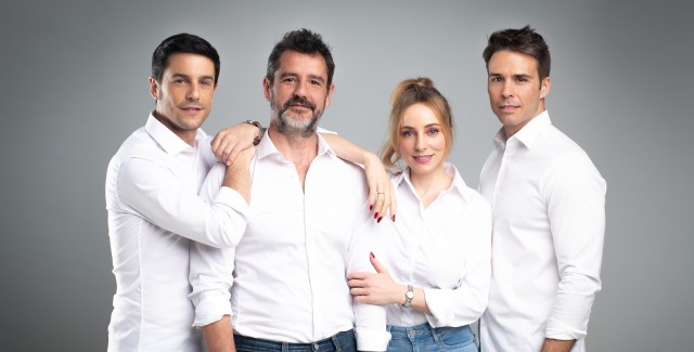 Alejo Sauras, Ángela Cremonte y Álex Barahona desmontan con humor 'La ilusión conyugal' en el teatro Romea