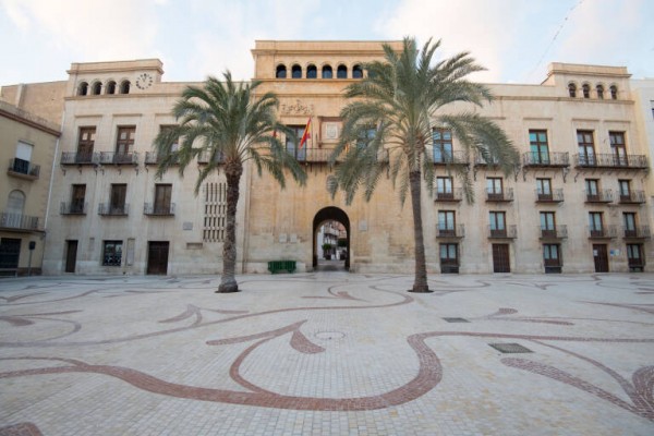 Elche amortizó 4,6 millones de euros con los bancos en 2022 y aumentó en 9,7 deuda a corto plazo