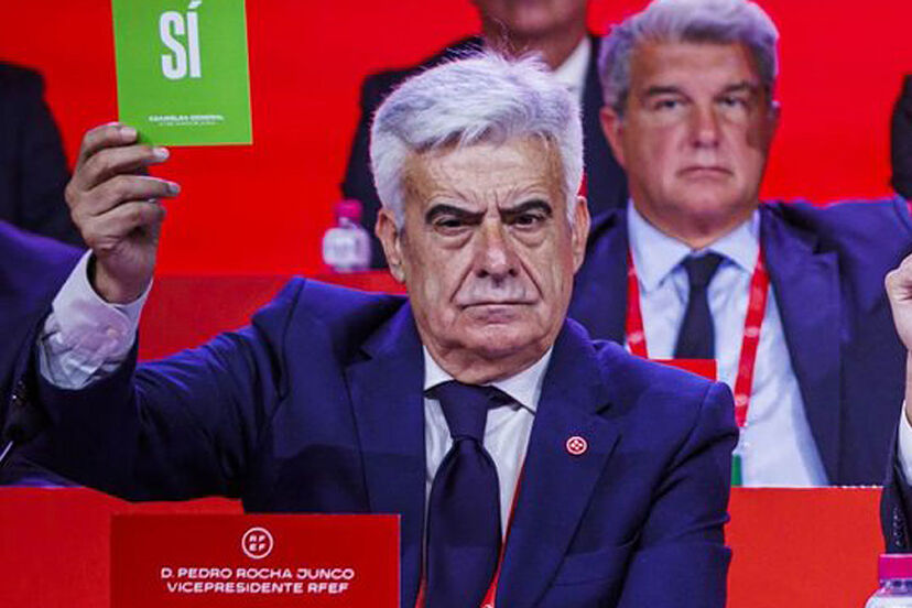 Rocha asume la presidencia interina de la RFEF y Rubiales se defenderá legalmente tras ser suspendido por FIFA
