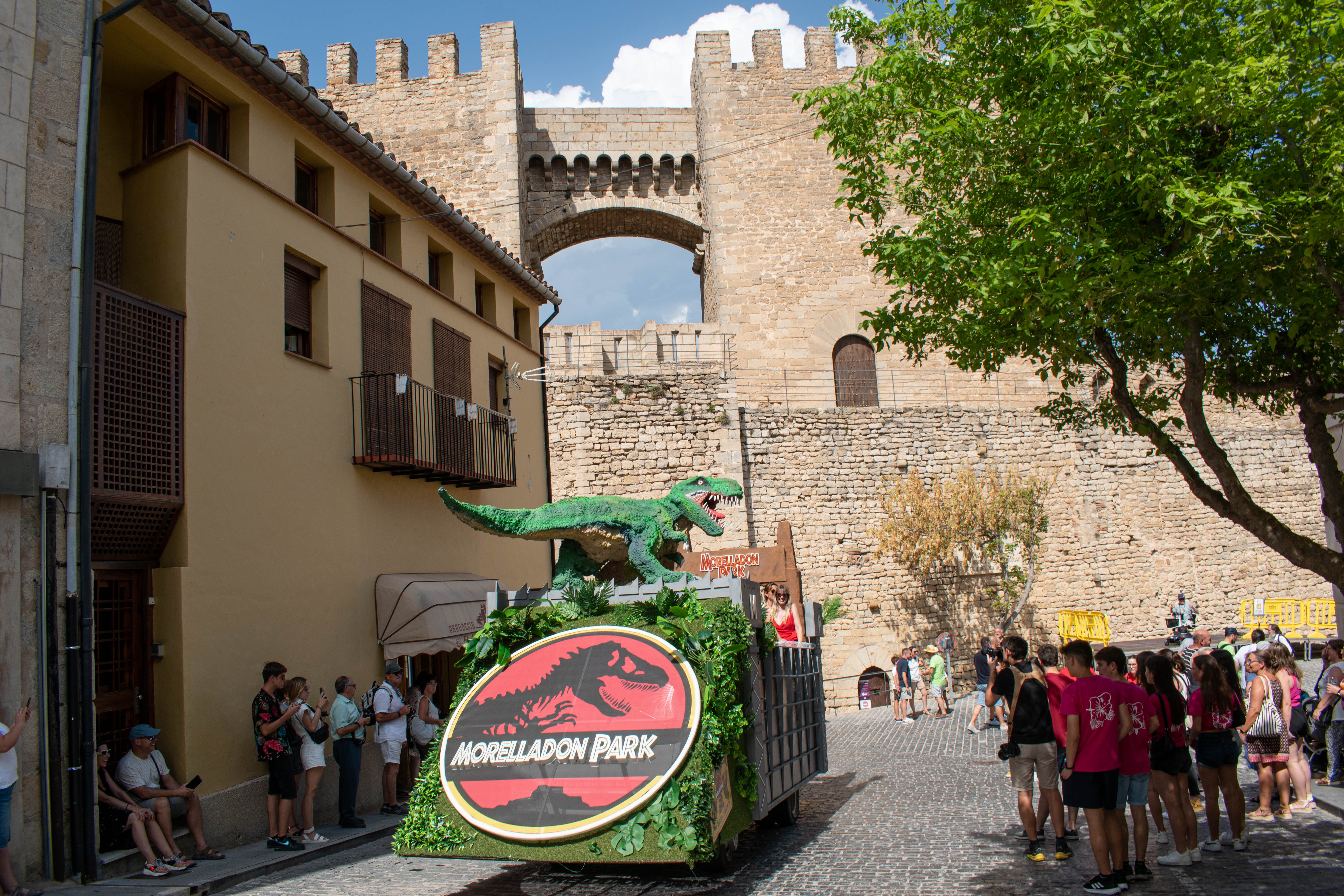 Més de 40 carrosses participaran en la batalla de confeti de l'Anunci de Morella 