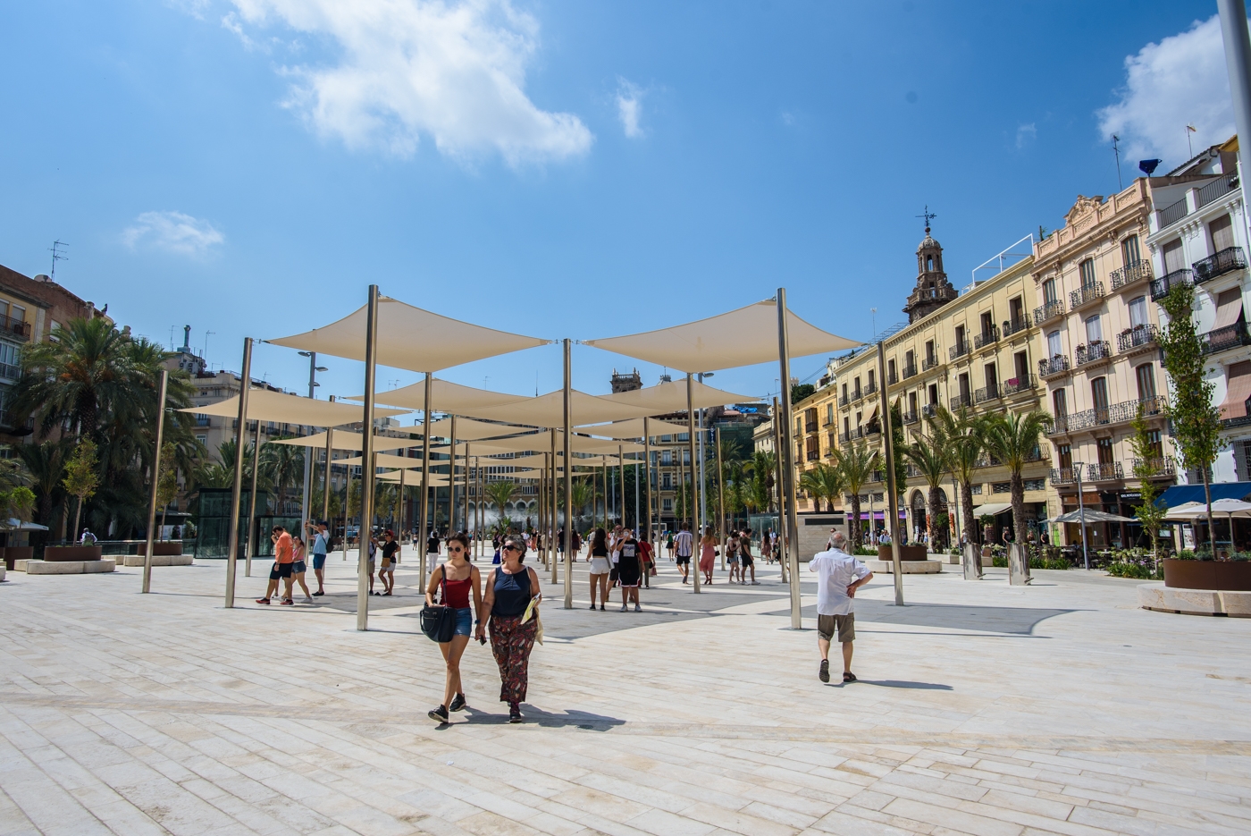 El significado de que solo se discuta si la Plaza de la Reina es un secarral 
