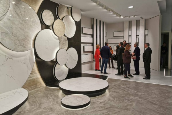 El azulejo español se aferra a Cersaie para capear la crisis: 72 empresas exponen en Bolonia este año