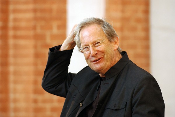 Acusan al director de orquesta John Eliot Gardiner de abofetear a un cantante por entrar mal al escenario 