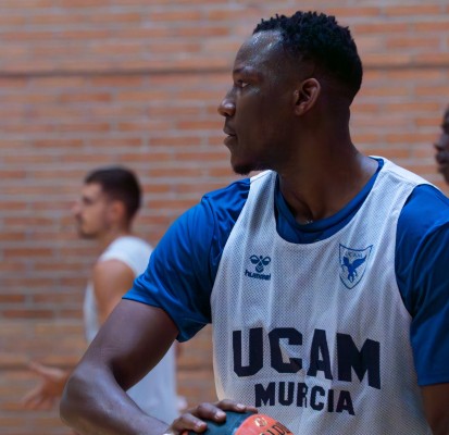 Jordan Sakho, primer lesionado del UCAM CB en pretemporada, baja para los próximos amistosos 