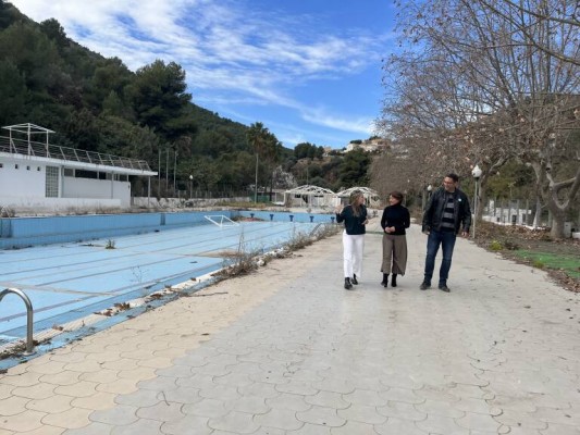 La Vall da un nuevo paso para reabrir su piscina de verano tras cinco años y adjudica el estudio técnico