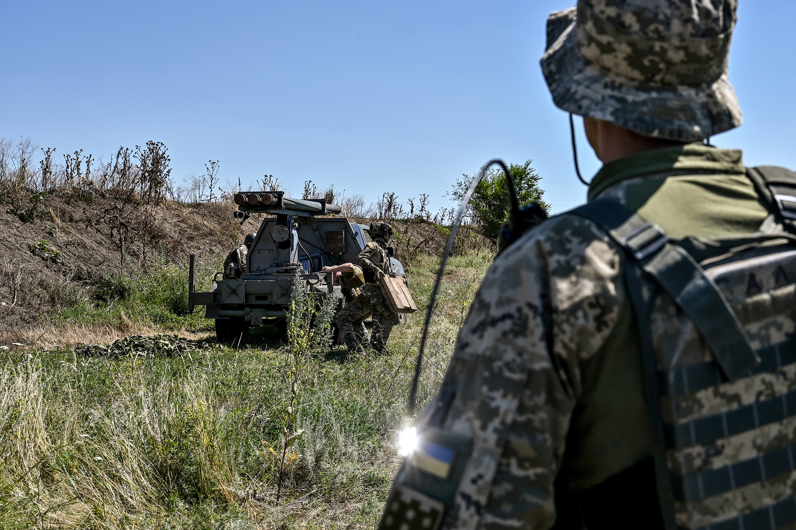 Tropas ucranianas desembarcan en Crimea en una operación especial y exhiben la bandera de Ucrania