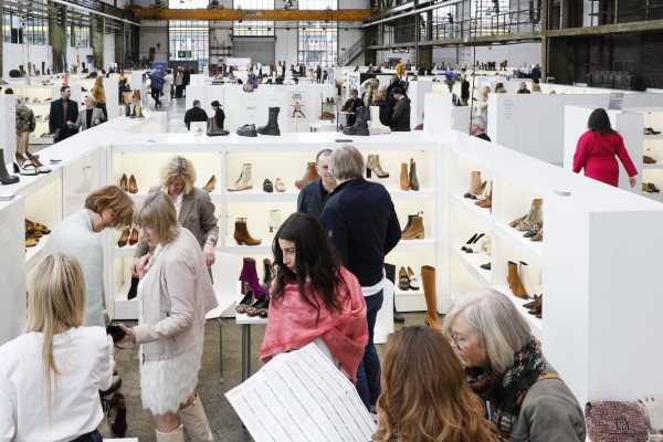 22 firmas del calzado de Elche acuden a Shoes Düsseldorf para la campaña de verano de 2024