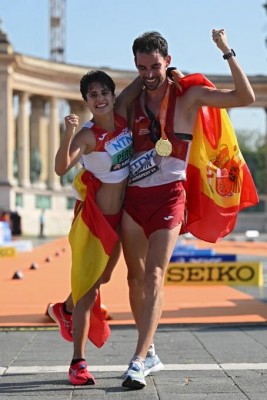 María Pérez y Álvaro Martín logran un doblete histórico en 35 kilómetros marcha