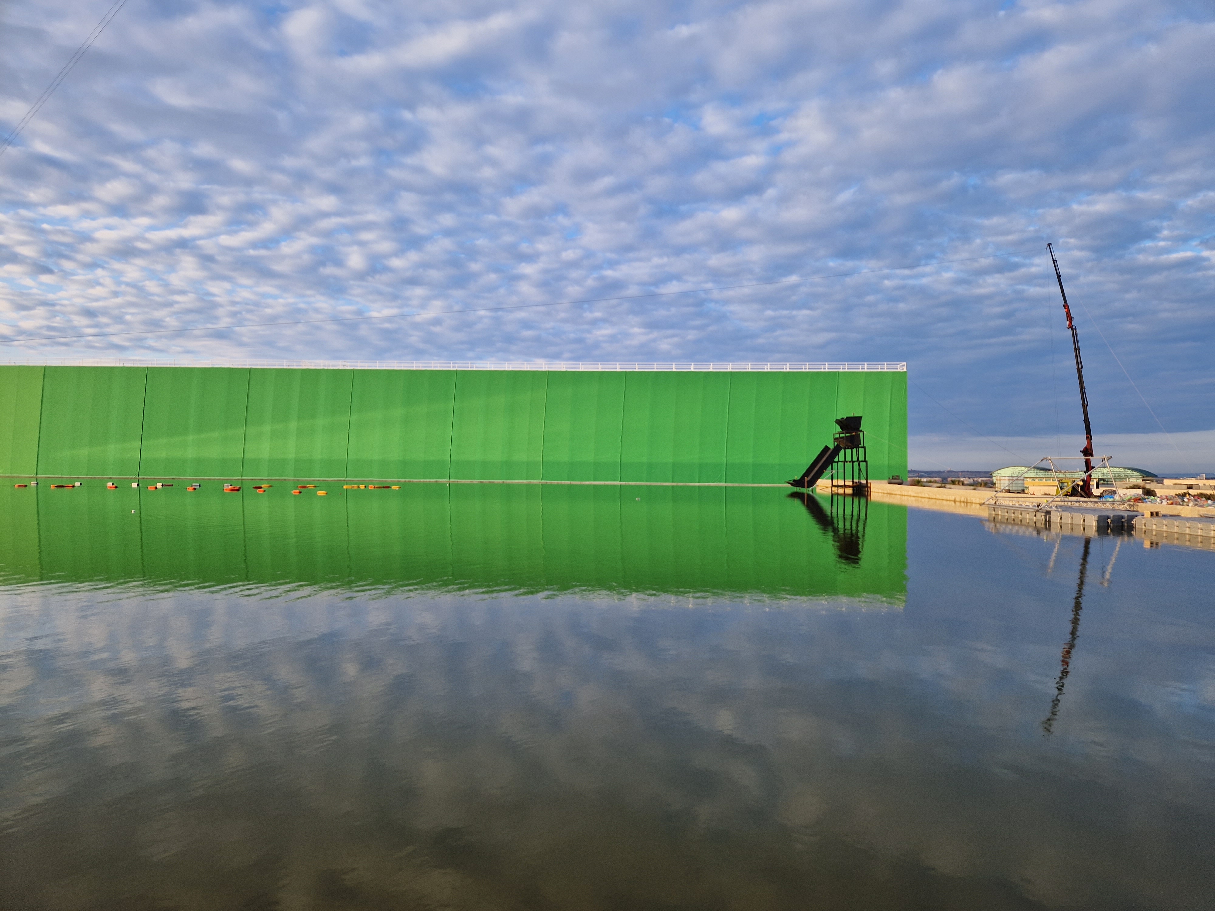 El tanque de agua de Ciudad de la Luz que utilizó  'Sharks in Paris'. - 