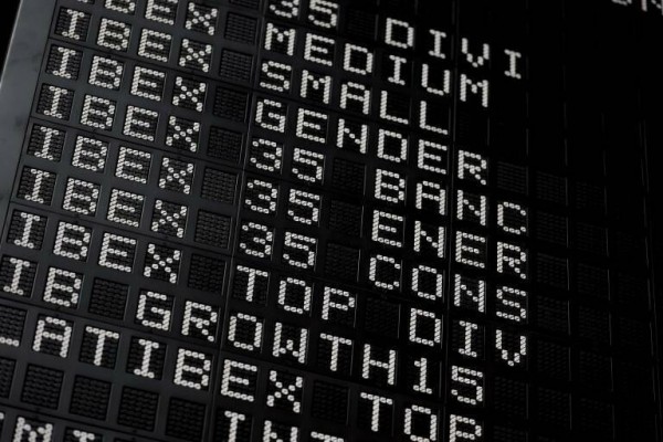 El Ibex 35 sube un 0,7% en la media sesión y se afianza en la cota de los 9.300 puntos
