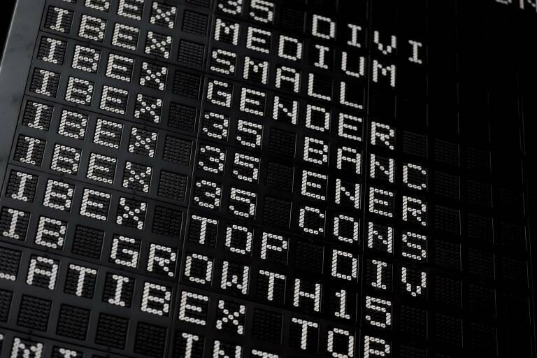 El Ibex 35 sube un 0,7% en la media sesión y se afianza en la cota de los 9.300 puntos
