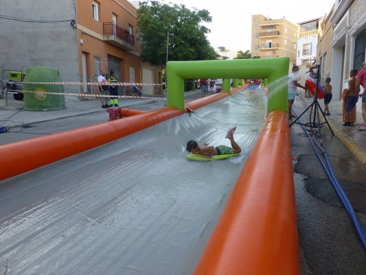 Llega la 'Fiesta Fin de Verano' a Crevillent con el megatobogán acuático de 100 metros 