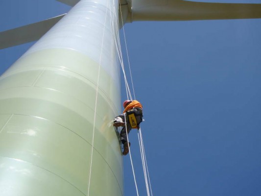 Med Wind no alzará tres aerogeneradores en Els Ports, pero mantiene la potencia de sus parques