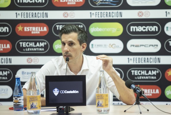 Voulgaris desaprueba la subida de precios del nuevo operador de televisión 