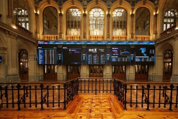 El Ibex 35 avanza un 0,55% y consigue cerrar en la cota de los 9.300 puntos