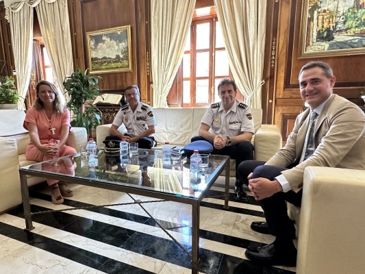 Carrasco apuesta por reforzar la colaboración
entre la Policía Nacional y la Policía
Local de Castelló