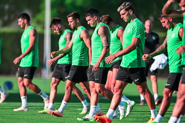 El Elche prepara la visita del Villarreal B con la única baja de John
