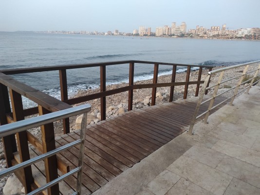 El Campello se enfoca en playas más accesibles: instala pasarelas para la movilidad reducida