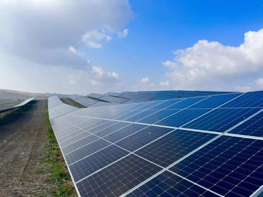 Superficie, potencia, líneas...: así cambia la planta solar Magda para obtener la autorización