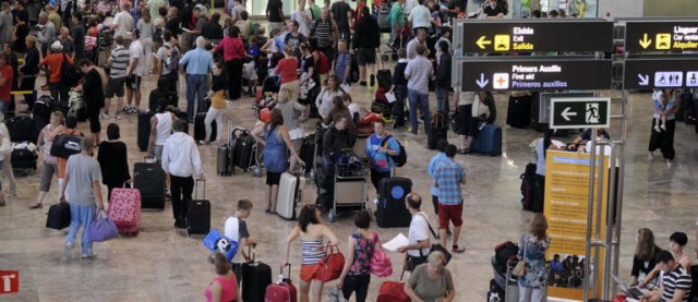 Las compañías low cost tiran del 'boom' turístico en Alicante: crecen un 25% sobre 2022