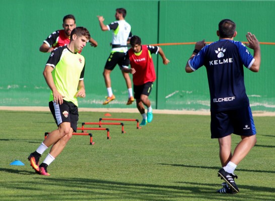 El Elche prepara el partido ante el Nàstic sin Lolo ni Pelegrín