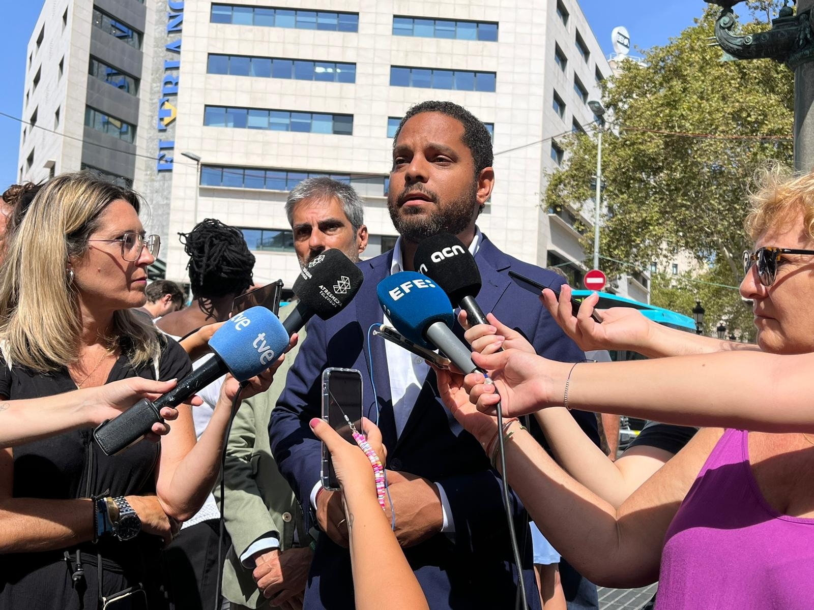 Vox supedita su apoyo a Feijóo a que aclare si el PP les está haciendo 