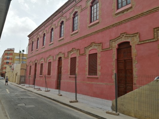 Vila-real recupera l'antic cinema Condal per a conservar carrosses i peanyes de Semana Santa