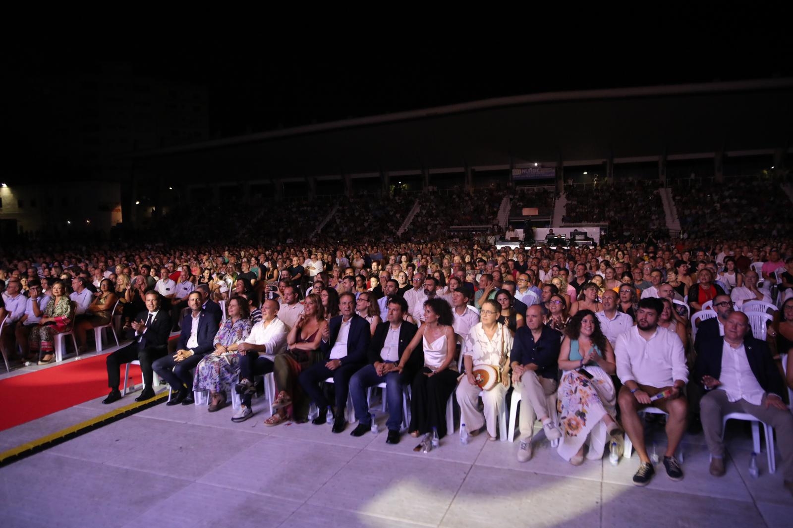 Asistentes al evento de clausura de la Feria de Agosto. Foto: Ajuntament de Xàtiva - 