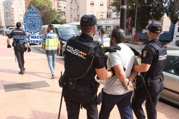 Detenido un entrenador de fútbol por contactos virtuales sexuales con más de 200 menores