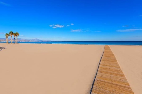 National Geographic sitúa la playa de Muchavista (El Campello) entre las 10 mejores de la Comunitat