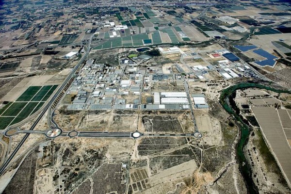Herido muy grave un trabajador en accidente en el Parque Empresarial de Alhama de Murcia
