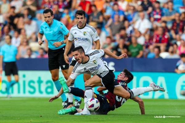 Álex Valle saluda al Ciutat