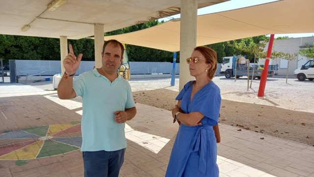 Las obras en el CEIP Nuestra Señora de Belén en Santiago y Zaraiche mejoran los accesos y el vallado del recinto