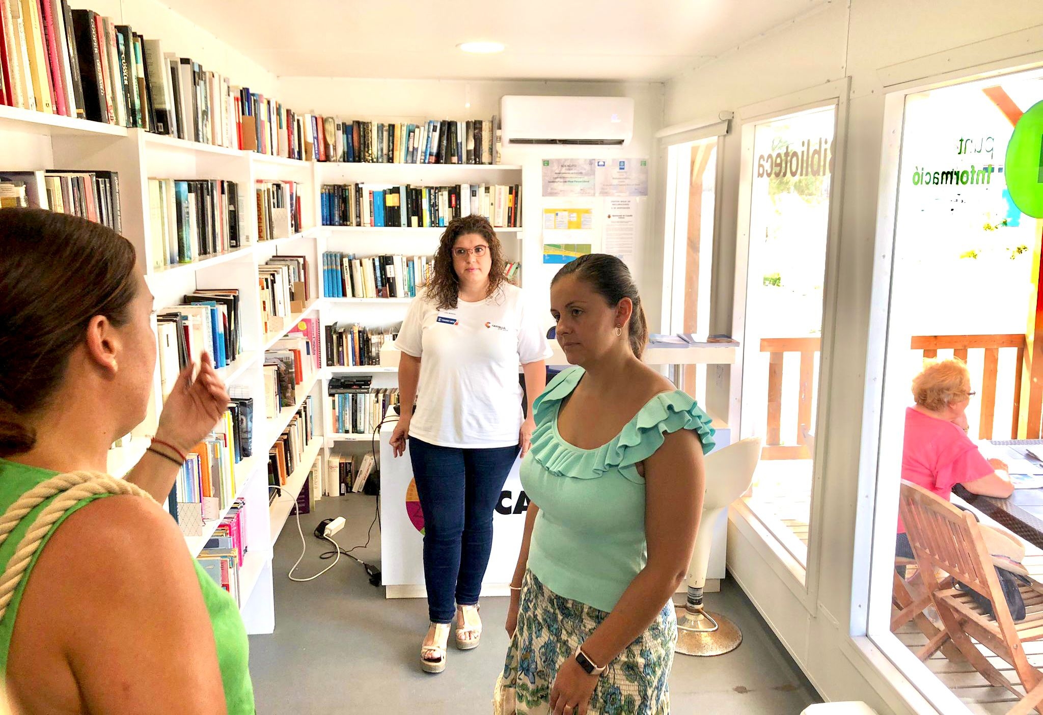 Las bibliotecas de las playas de Castelló acogen a cerca de 200 lectores en julio
