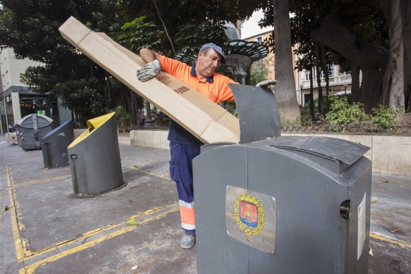 Alicante se planta y no pagará la limpieza a la UTE de Ortiz si no acredita que sus operarios trabajan