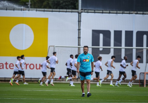 Puesta de largo en Mestalla... sin caras nuevas 