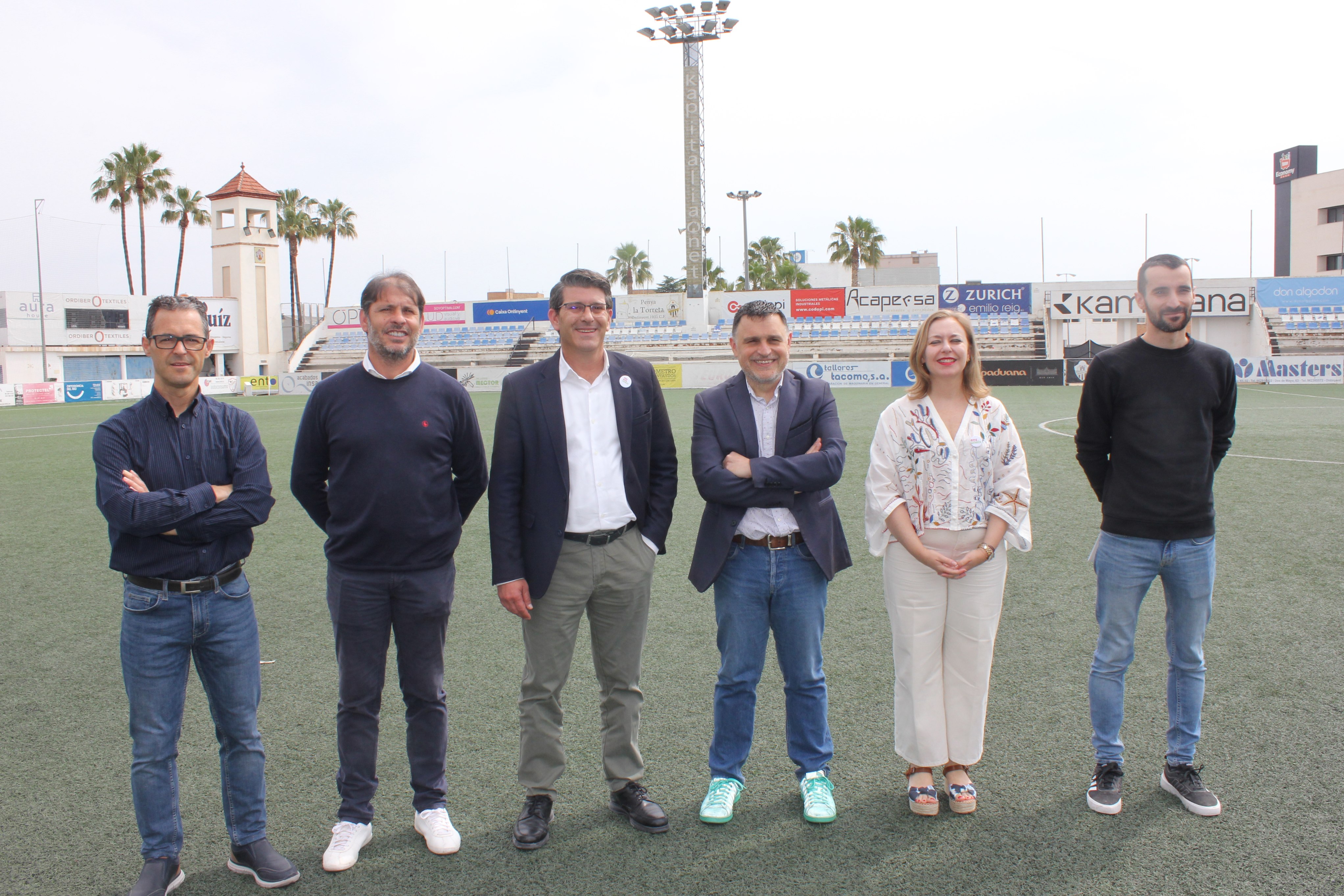 Ontinyent equipa el campo del Clariano con iluminación para jugar partidos internacionales