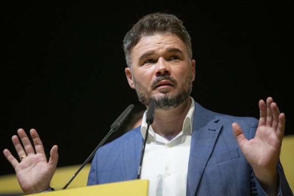 ERC anuncia su acuerdo con PSOE para la Mesa del Congreso, que incluye uso del catalán e investigar el caso Pegasus
