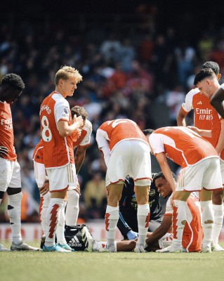 Timber, nuevo fichaje del Arsenal, se rompe el cruzado
