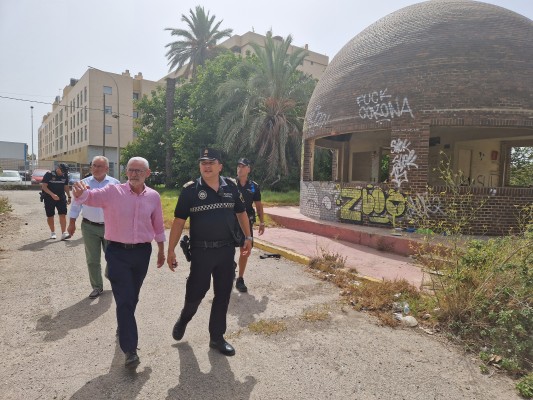 Alboraia pide a los dueños de Vinival que mejoren la seguridad de esta zona abandonada
