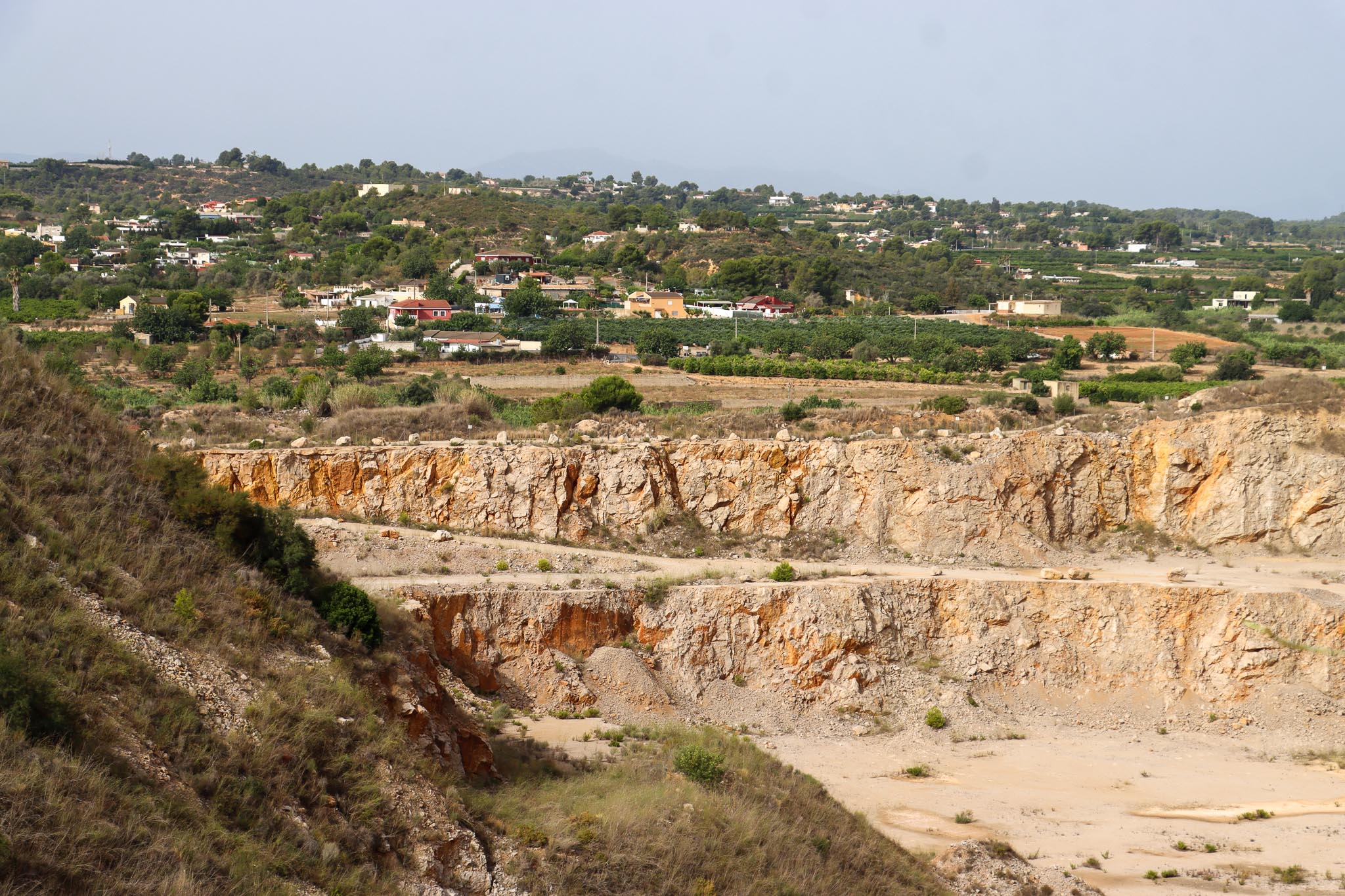 Torrent estudia proyectos para revitalizar la cantera de la Serra Perenxisa