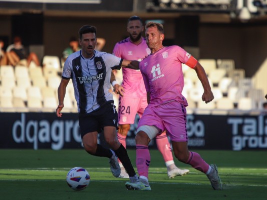 Carlos Hernández es baja en el Eldense para la visita a Villarreal donde Dumić debe poder jugar