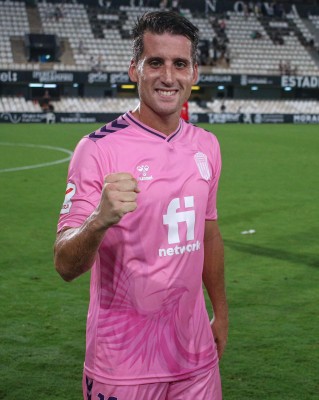El héroe del ascenso firma el gol del primer triunfo del Eldense en LaLiga Hypermotion
