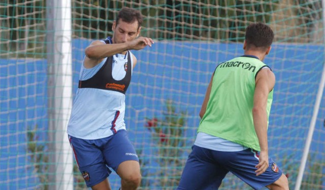 Muñiz comienza los preparativos del duelo ante el Almería